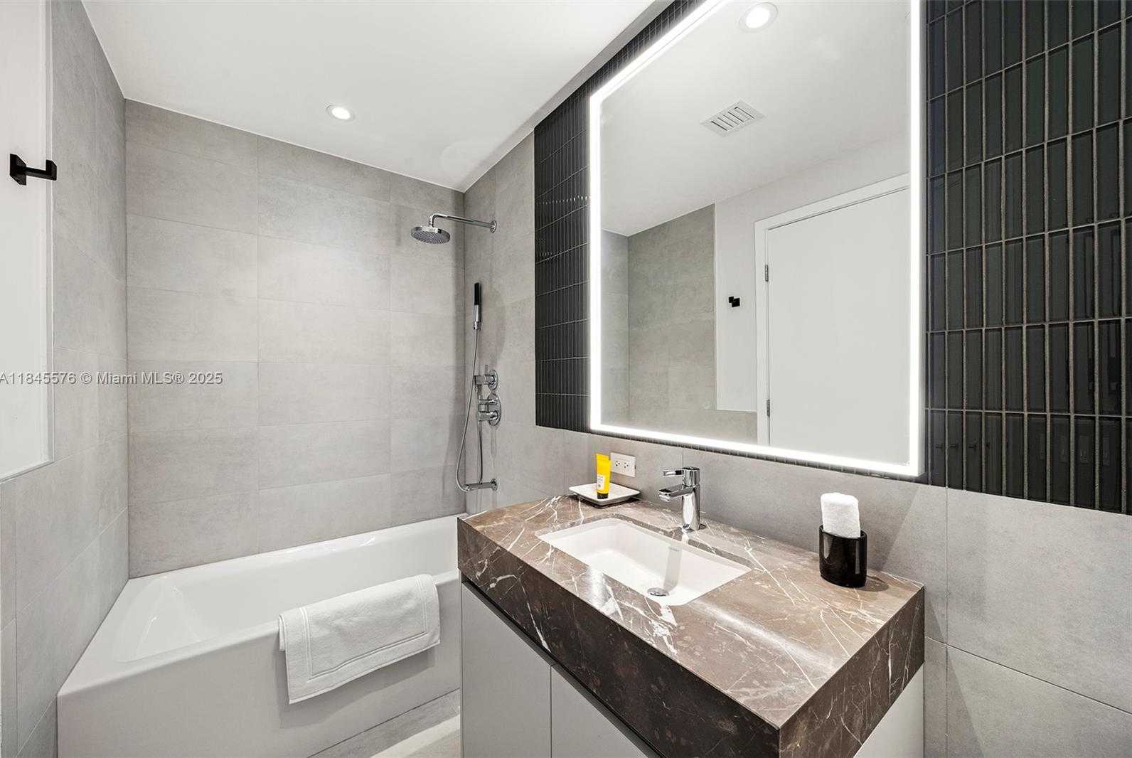 Small Image of 500 ALTON RD #803, Miami Beach Number 11