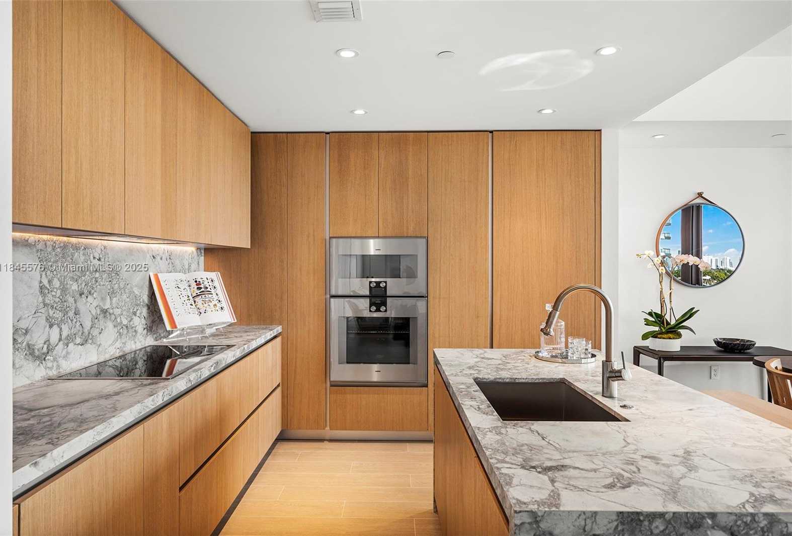 Small Image of 500 ALTON RD #803, Miami Beach Number 5
