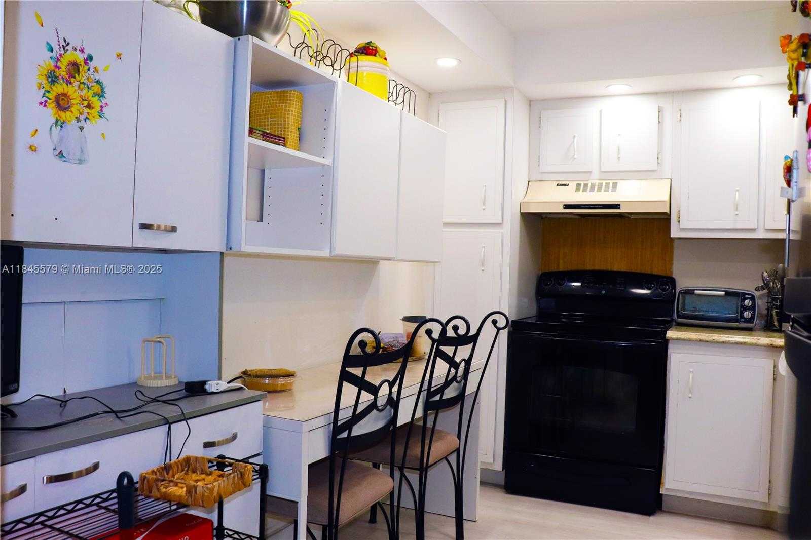 Small Image of 900 SAINT CHARLES PL #316, Pembroke Pines Number 20