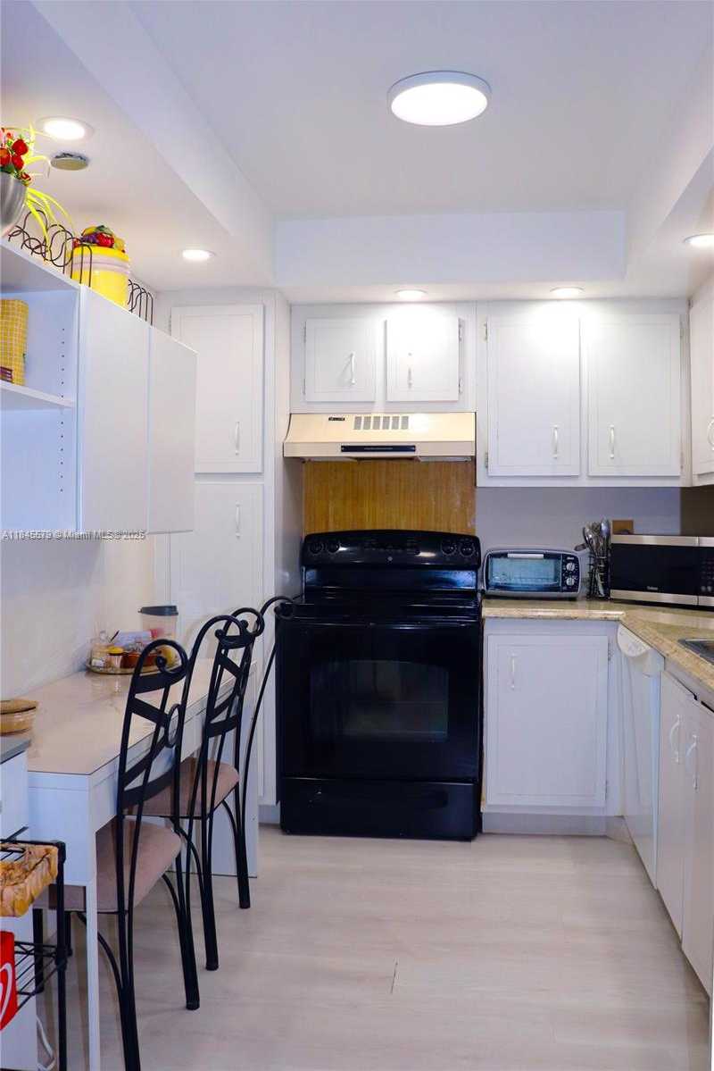 Small Image of 900 SAINT CHARLES PL #316, Pembroke Pines Number 22