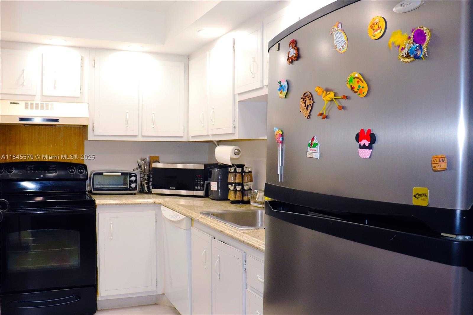 Small Image of 900 SAINT CHARLES PL #316, Pembroke Pines Number 23