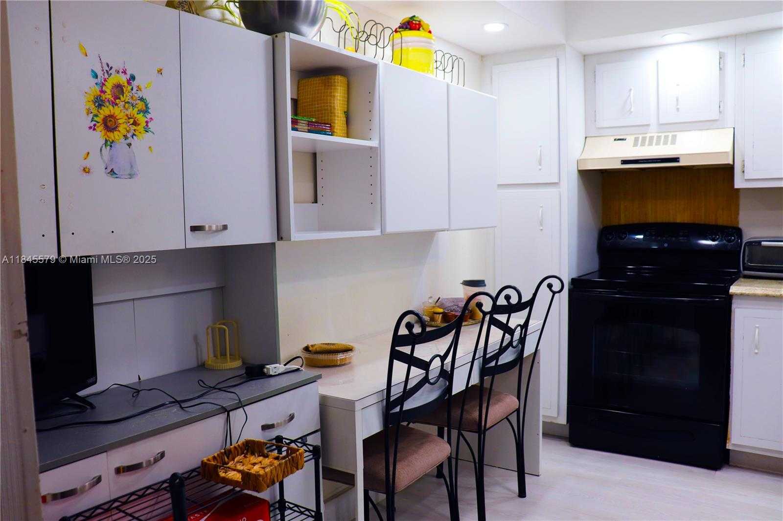 Small Image of 900 SAINT CHARLES PL #316, Pembroke Pines Number 24