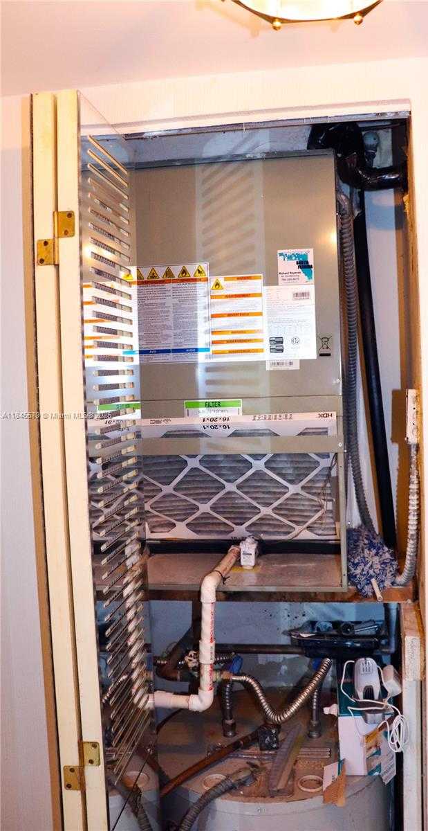 Small Image of 900 SAINT CHARLES PL #316, Pembroke Pines Number 27