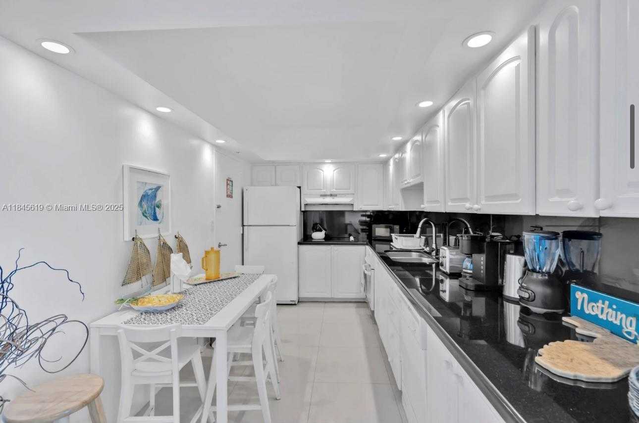 Small Image of 4001 SOUTH OCEAN DR #7B, Hollywood Number 10