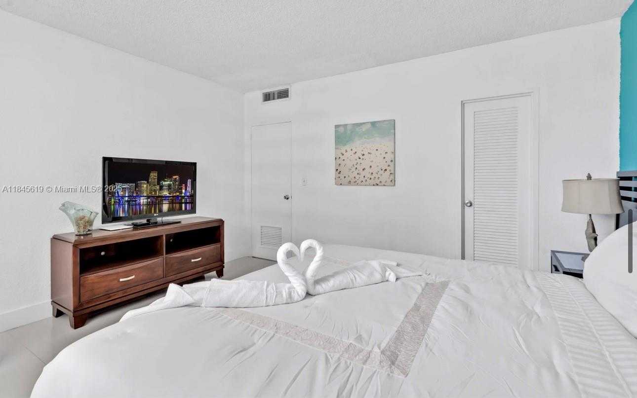 Small Image of 4001 SOUTH OCEAN DR #7B, Hollywood Number 12