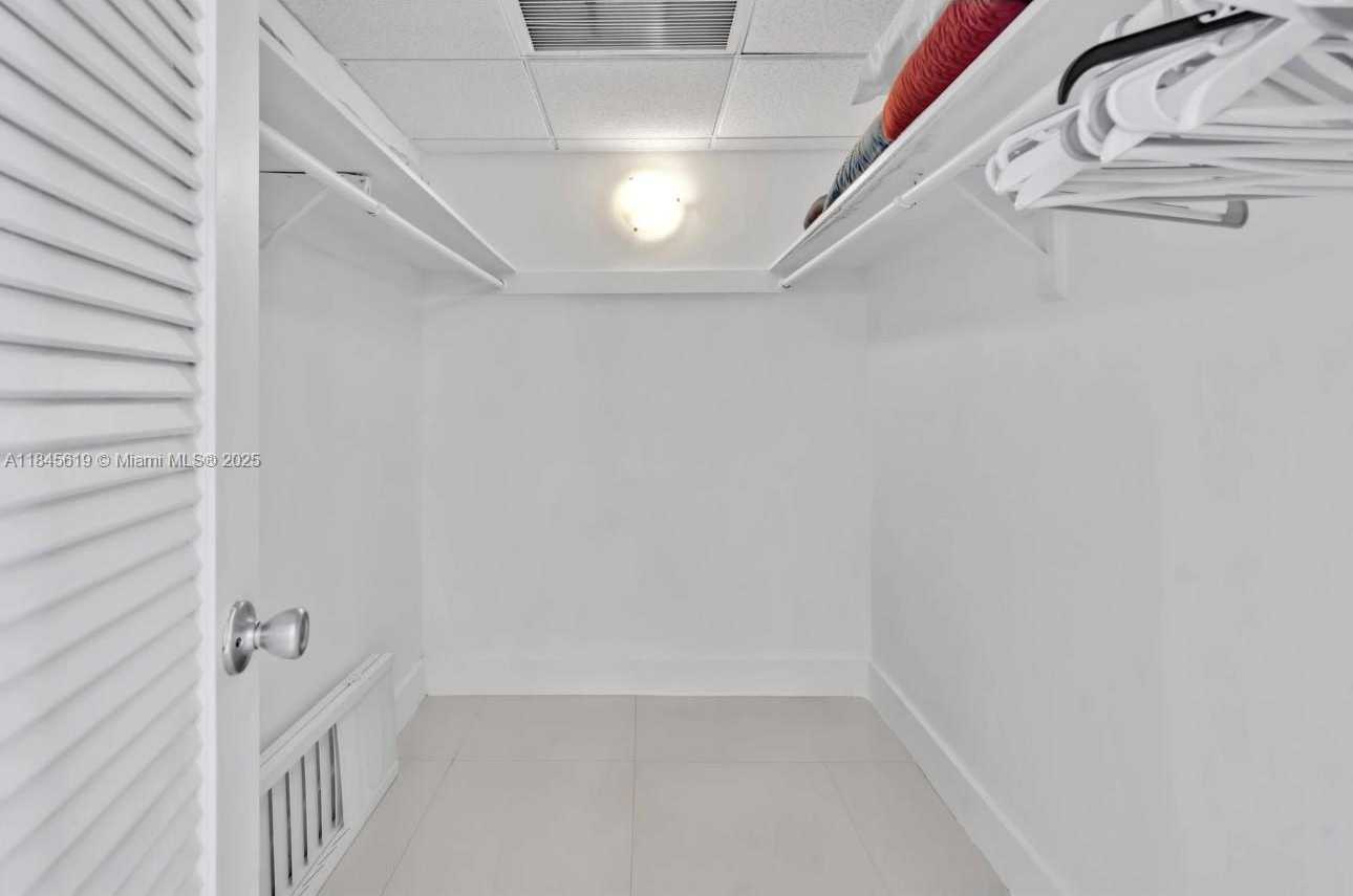 Small Image of 4001 SOUTH OCEAN DR #7B, Hollywood Number 20