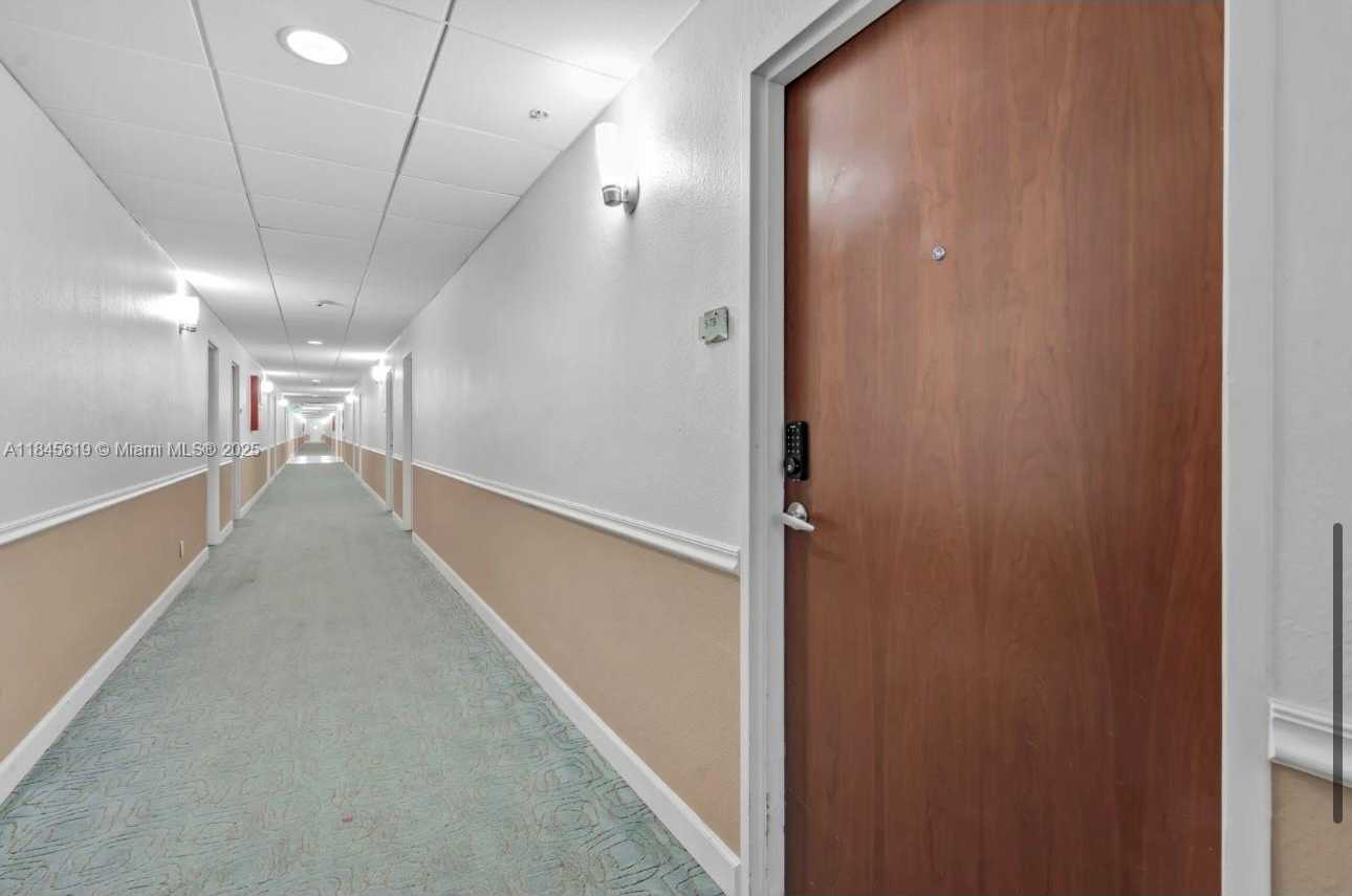 Small Image of 4001 SOUTH OCEAN DR #7B, Hollywood Number 24