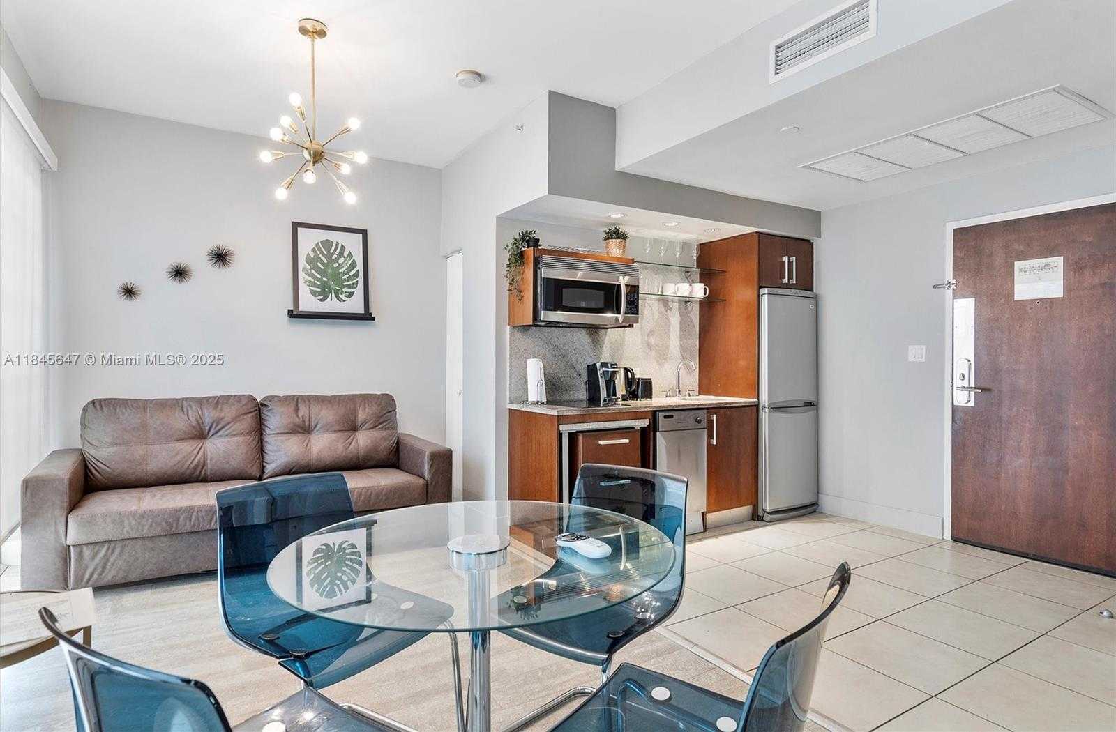 Small Image of 1060 OCEAN DR #D303, Miami Beach Number 10