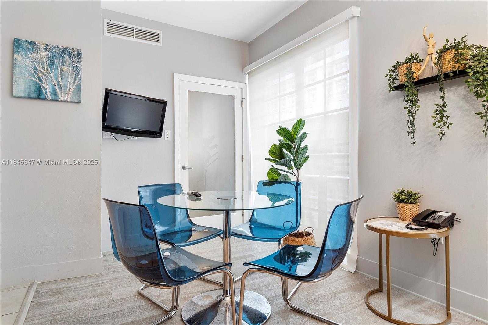 Small Image of 1060 OCEAN DR #D303, Miami Beach Number 12
