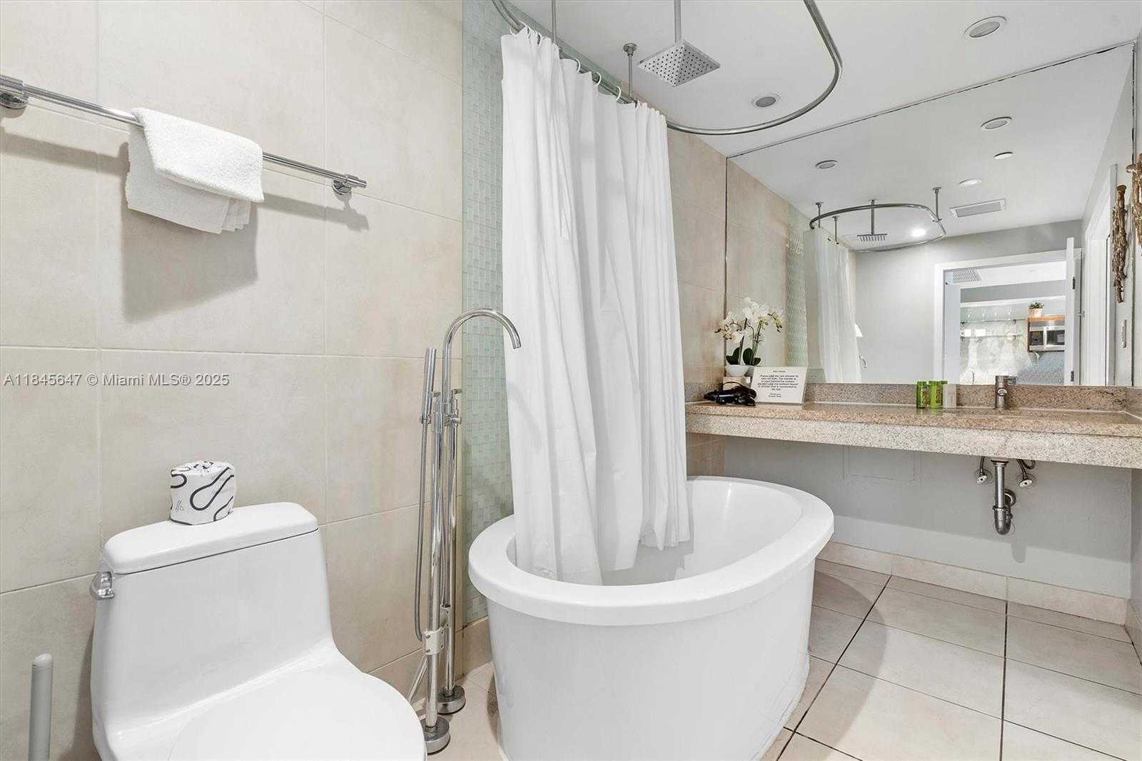Small Image of 1060 OCEAN DR #D303, Miami Beach Number 20