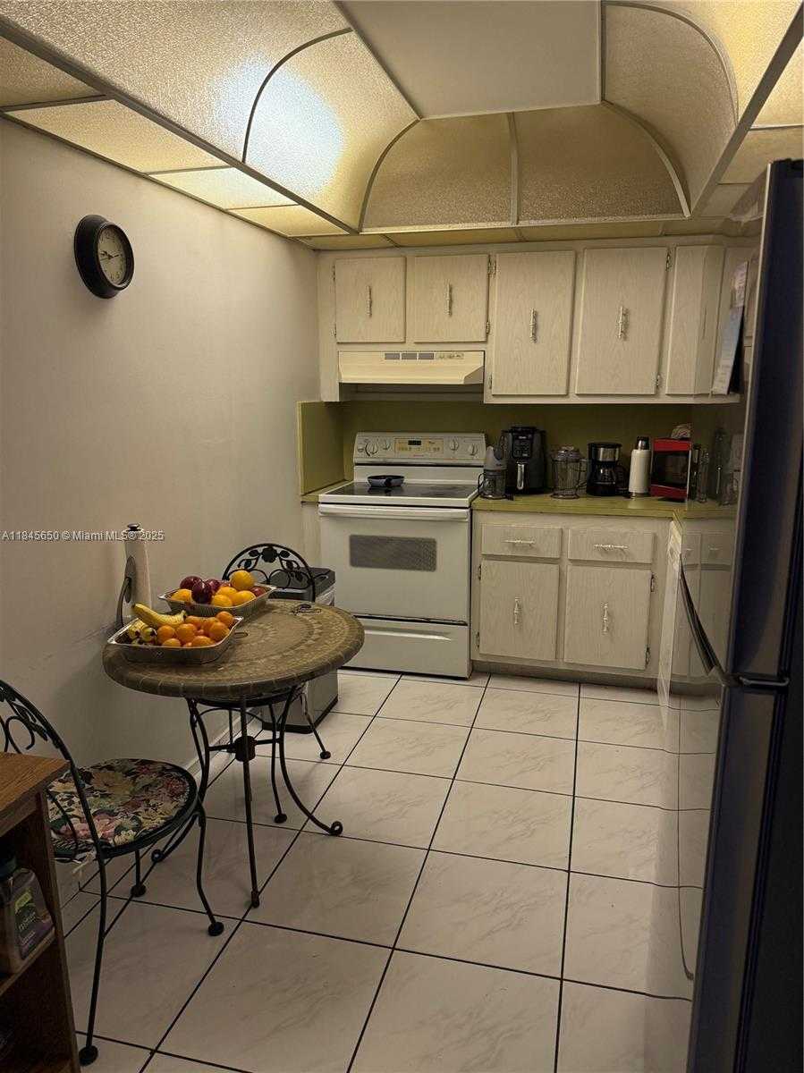 Small Image of 20335 E Country Club Dr, Aventura, FL 33180, USA Number 14