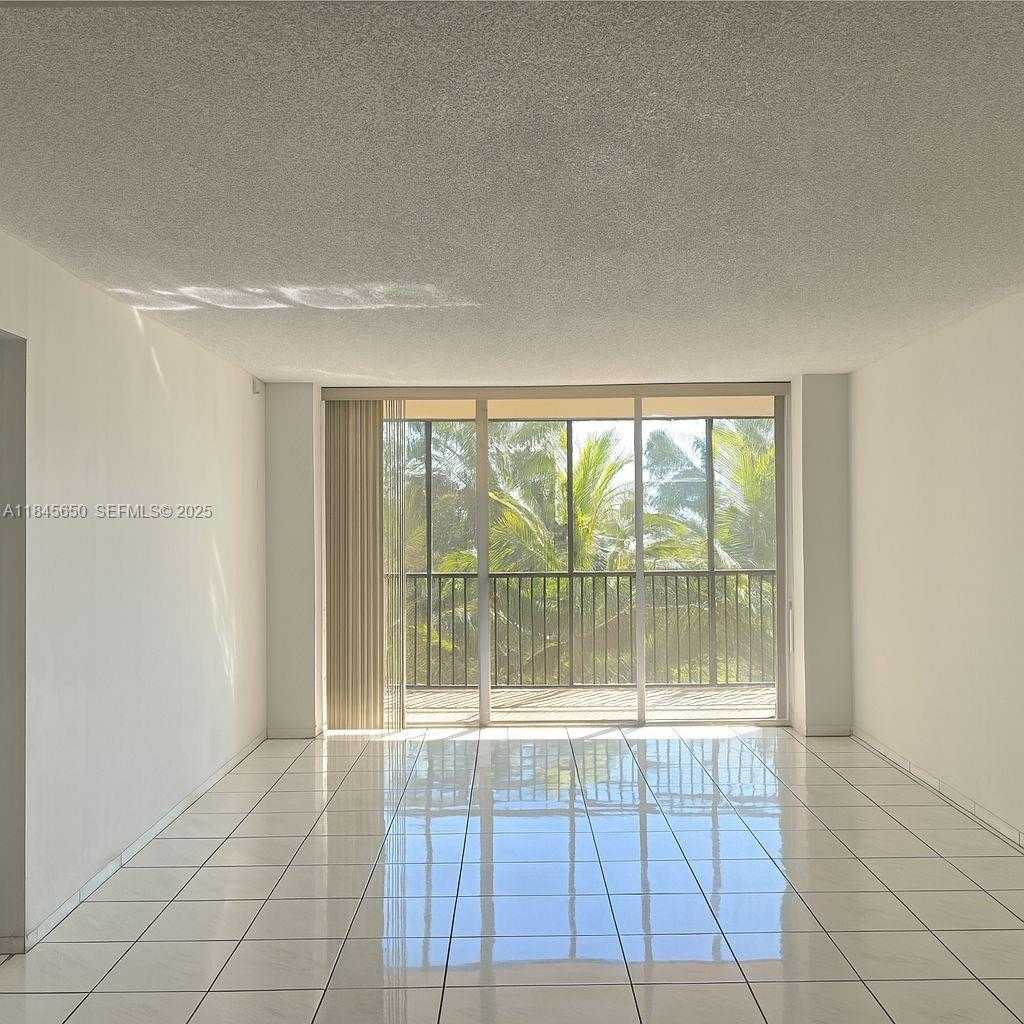 Small Image of 20335 E Country Club Dr, Aventura, FL 33180, USA Number 16