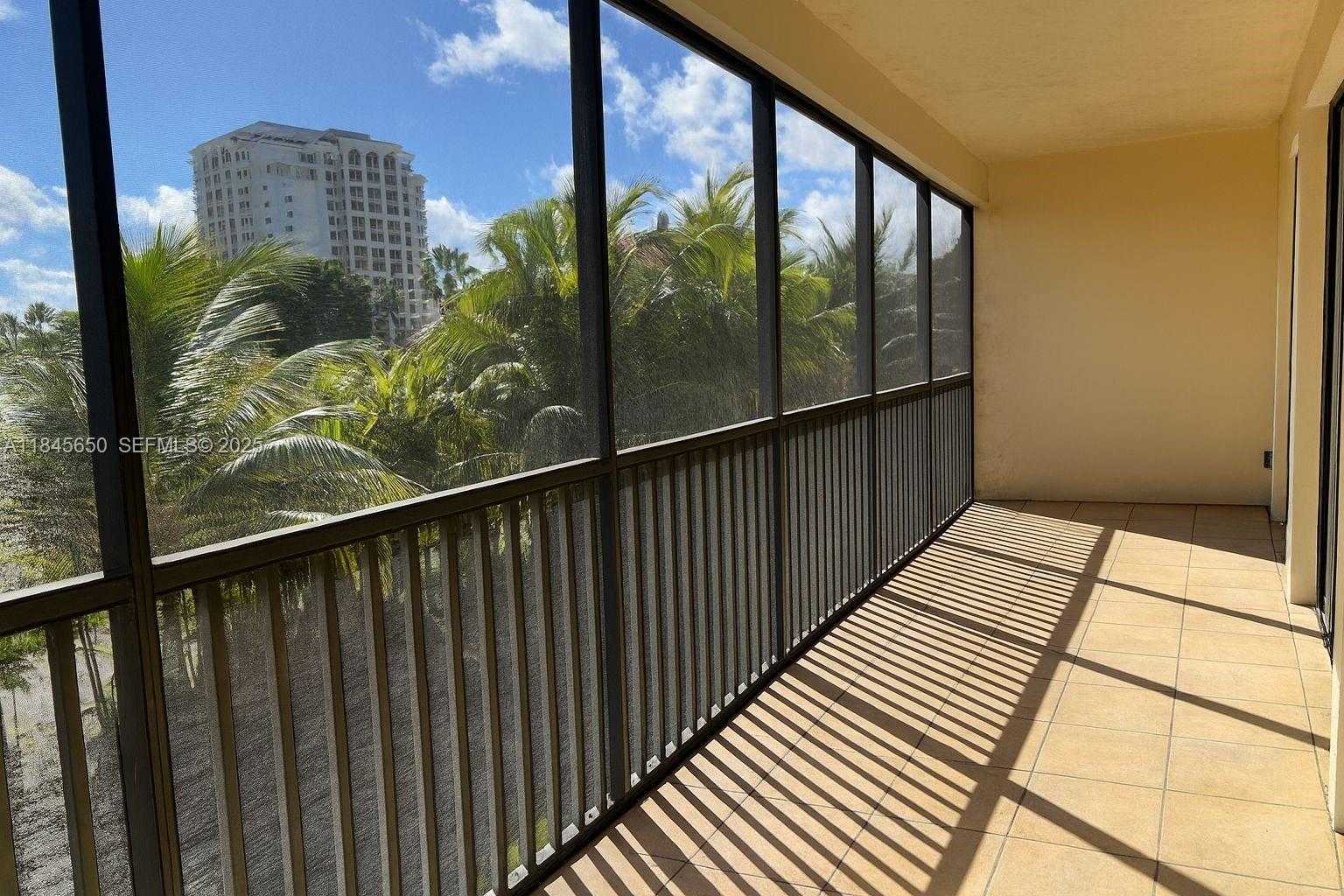 Small Image of 20335 E Country Club Dr, Aventura, FL 33180, USA Number 17