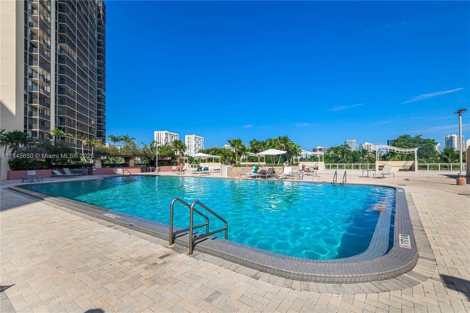 Small Image of 20335 E Country Club Dr, Aventura, FL 33180, USA Number 6