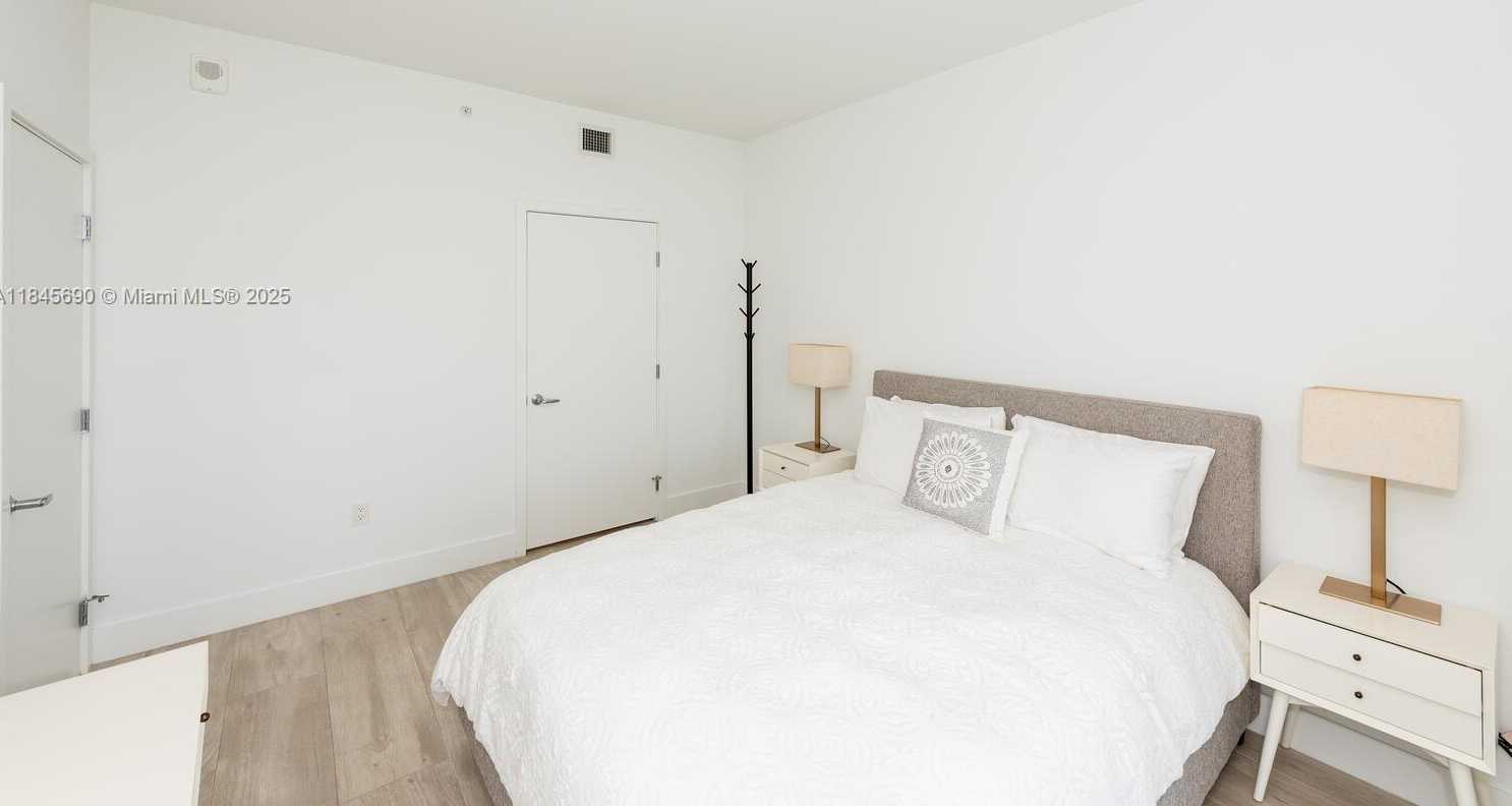 Small Image of 16385 BISCAYNE BLVD #2904, North Miami Beach Number 13
