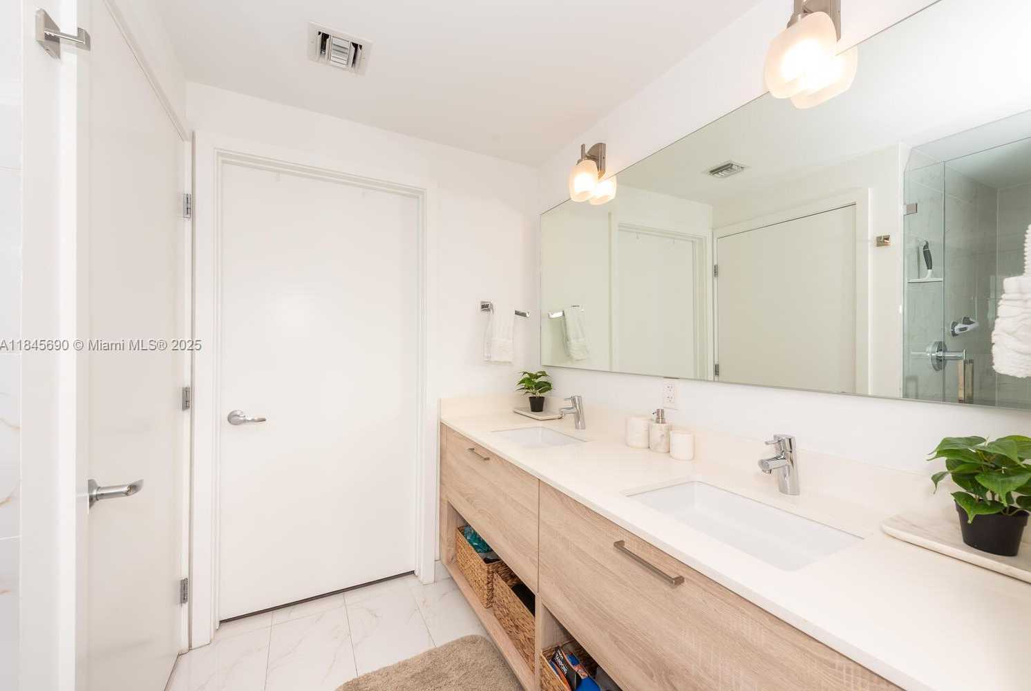 Small Image of 16385 BISCAYNE BLVD #2904, North Miami Beach Number 14