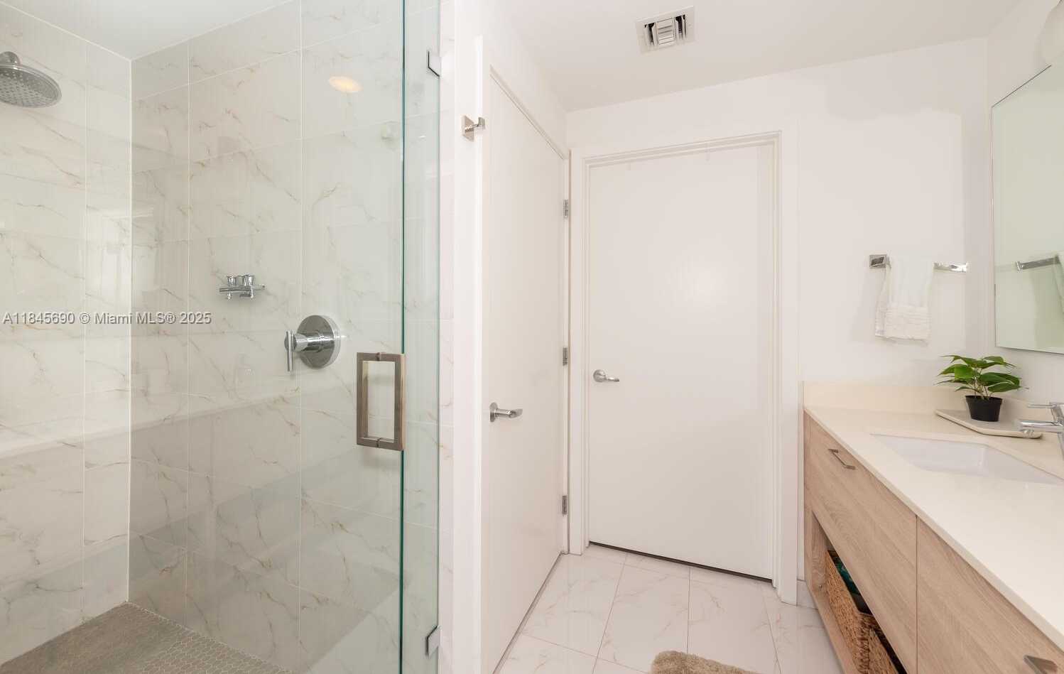 Small Image of 16385 BISCAYNE BLVD #2904, North Miami Beach Number 15