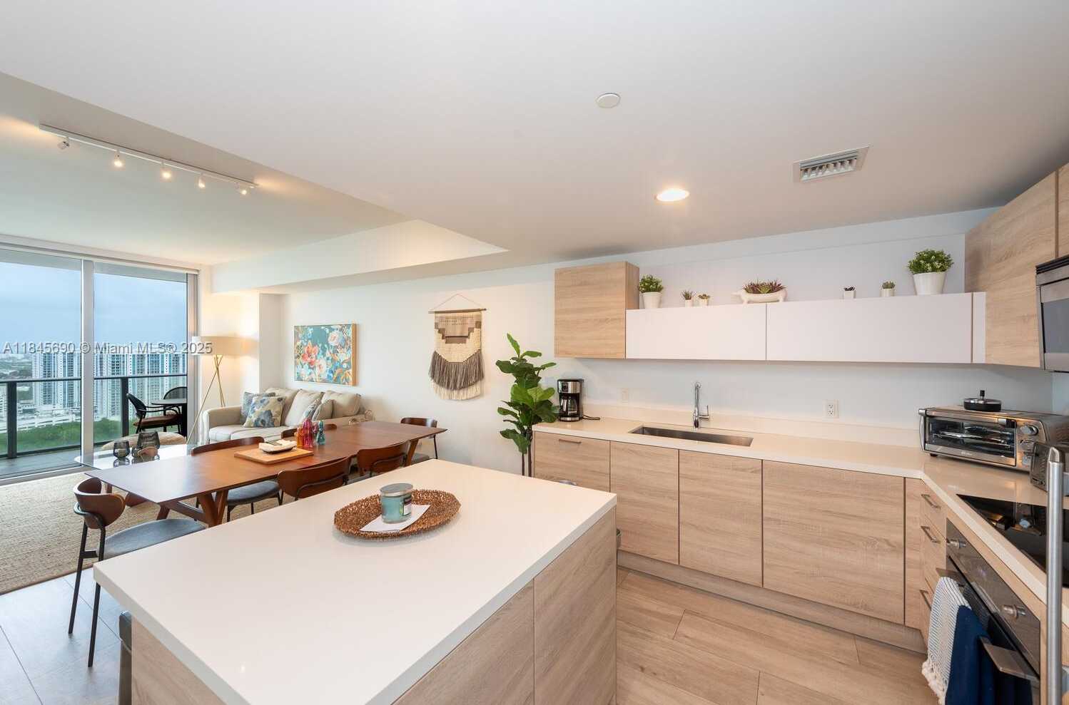 Small Image of 16385 BISCAYNE BLVD #2904, North Miami Beach Number 9