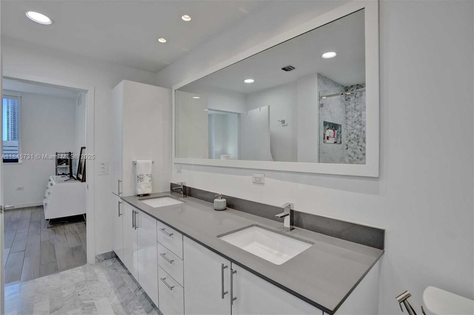 Small Image of 999 SOUTH WEST 1ST AVE #1402, Miami Number 14