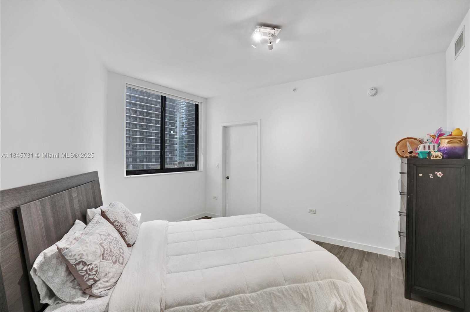 Small Image of 999 SOUTH WEST 1ST AVE #1402, Miami Number 22