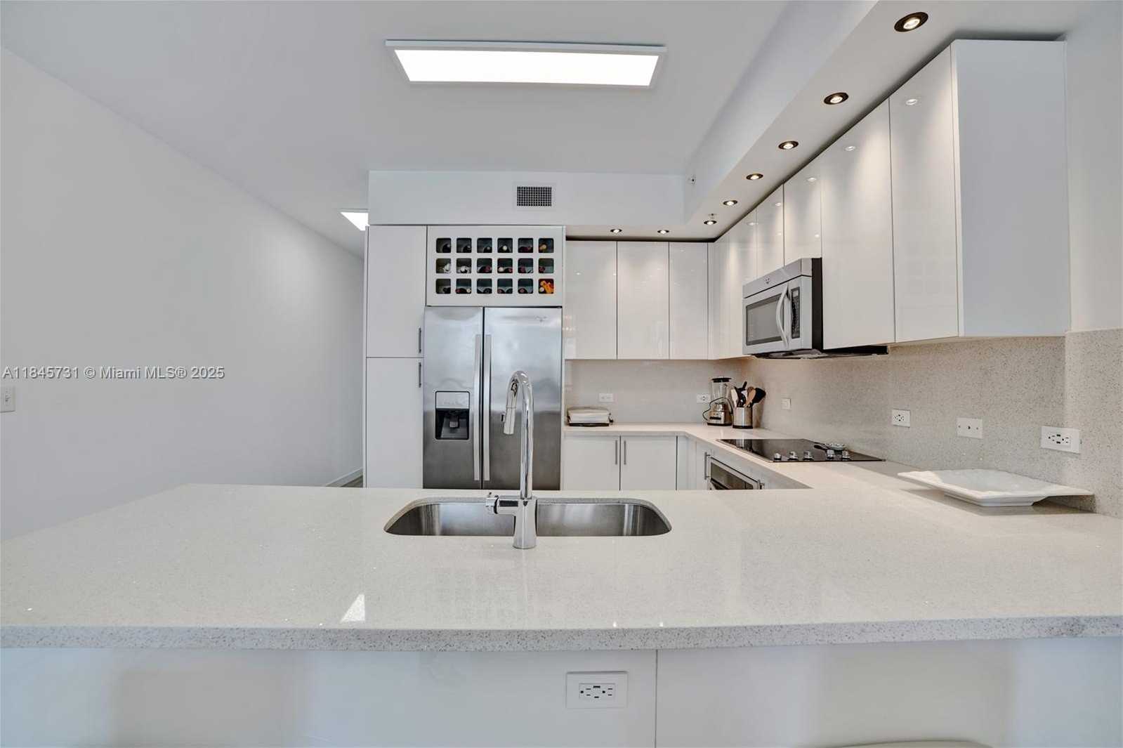 Small Image of 999 SOUTH WEST 1ST AVE #1402, Miami Number 3
