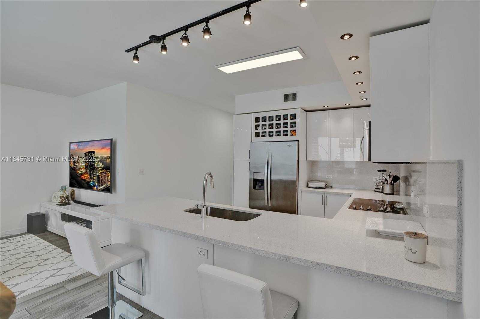 Small Image of 999 SOUTH WEST 1ST AVE #1402, Miami Number 4