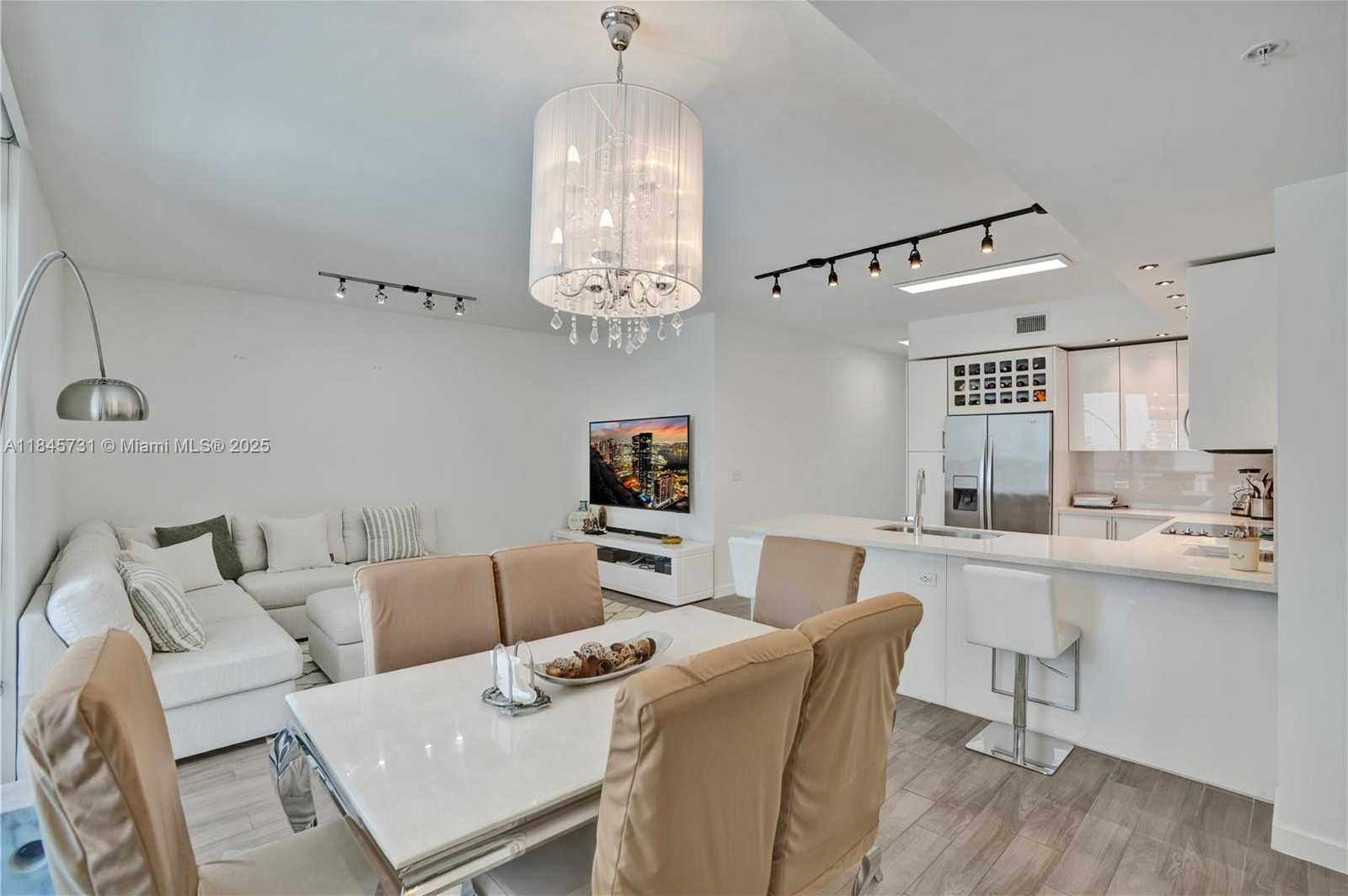 Small Image of 999 SOUTH WEST 1ST AVE #1402, Miami Number 6