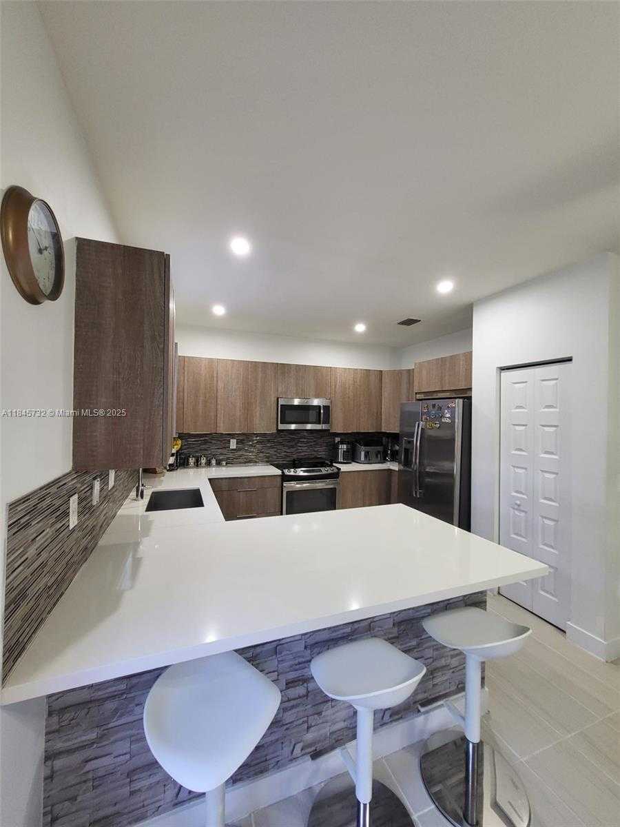 Small Image of 8851 NORTH WEST 103RD PL, Doral Number 10