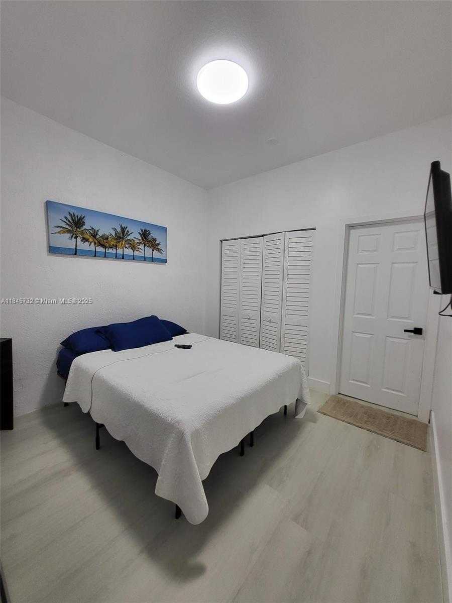 Small Image of 8851 NORTH WEST 103RD PL, Doral Number 12