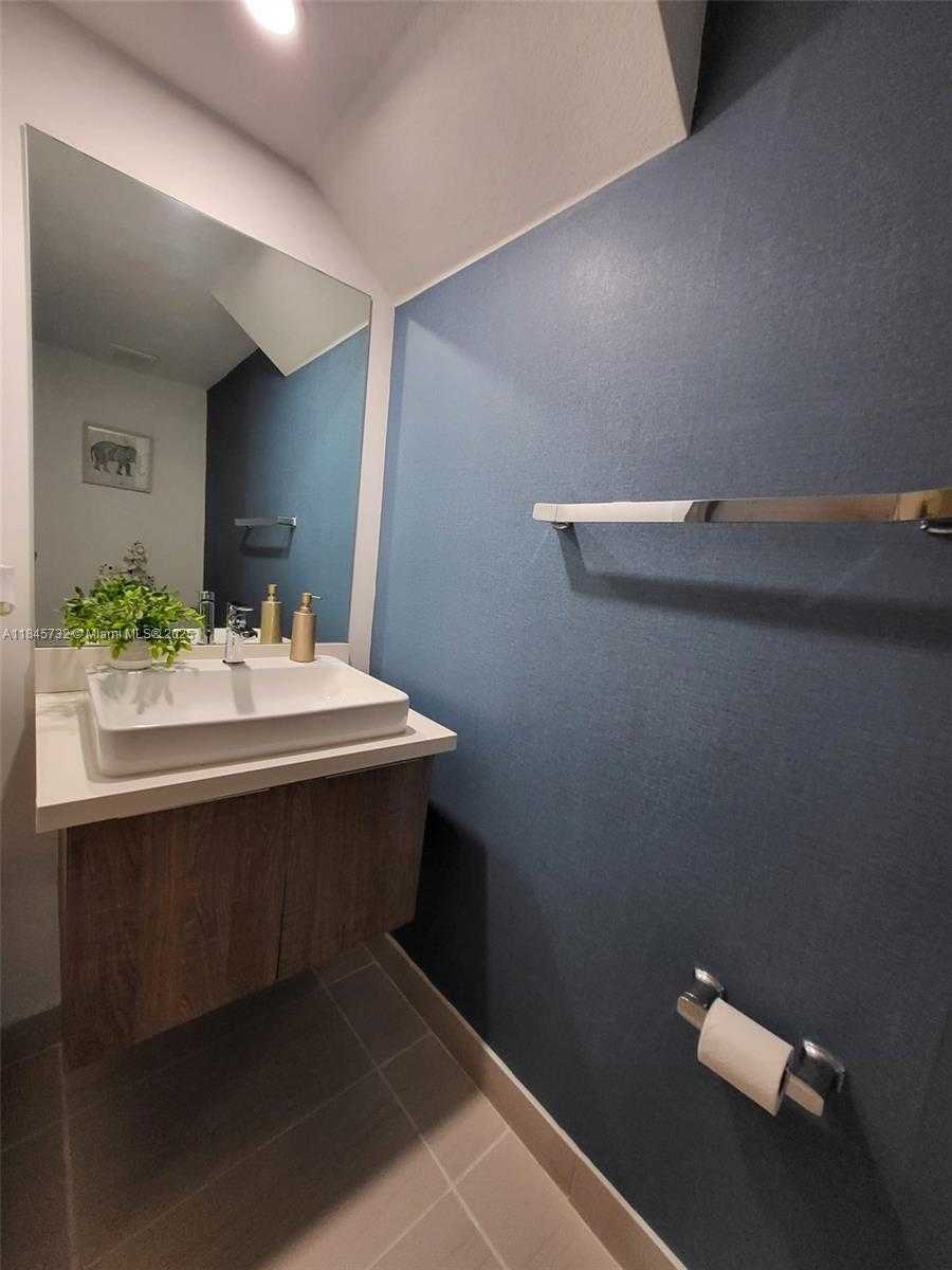 Small Image of 8851 NORTH WEST 103RD PL, Doral Number 13