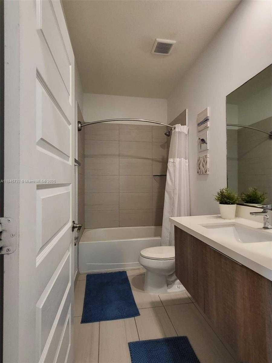 Small Image of 8851 NORTH WEST 103RD PL, Doral Number 16