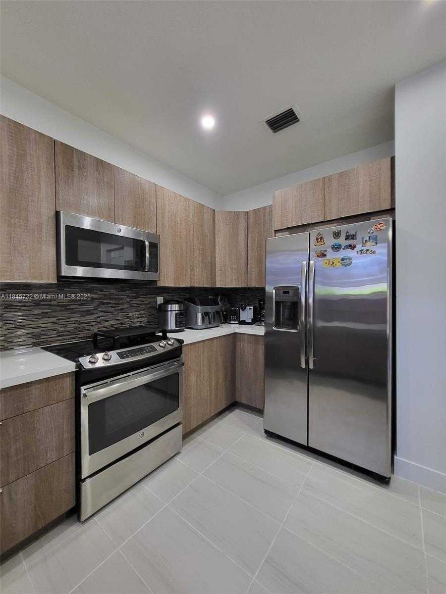 Small Image of 8851 NORTH WEST 103RD PL, Doral Number 22