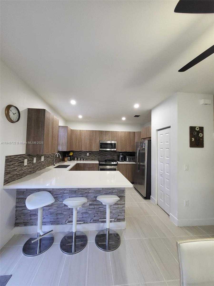 Small Image of 8851 NORTH WEST 103RD PL, Doral Number 5