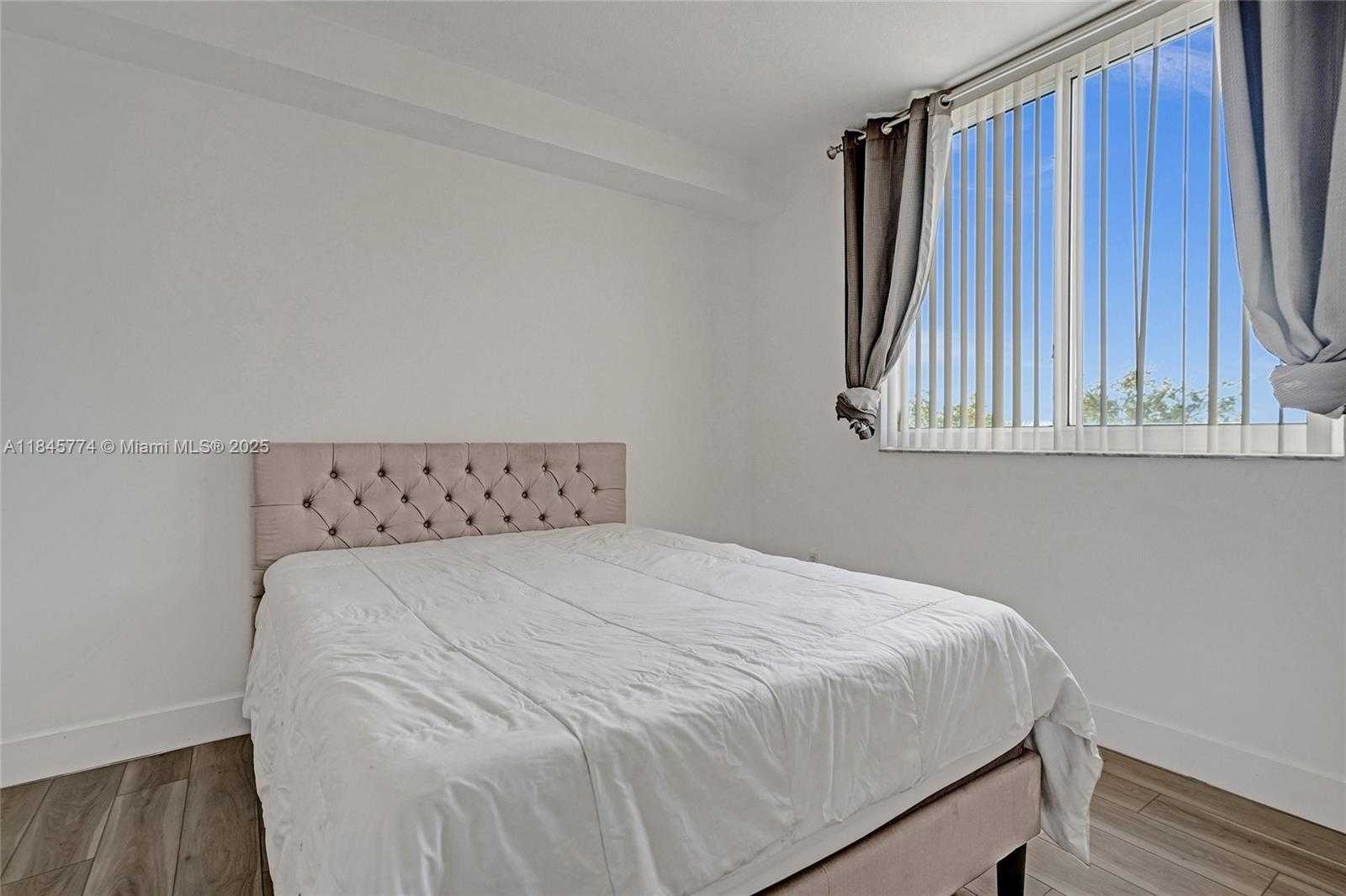 Small Image of 2775 NORTH EAST 187TH ST #202, Aventura Number 27