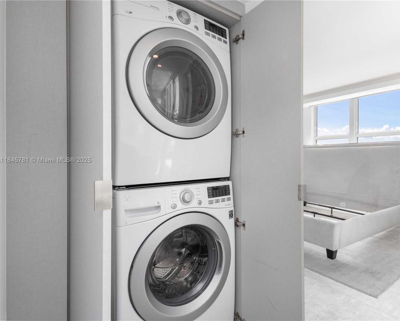 Small Image of 1800 SUNSET HARBOUR DR #1515, Miami Beach Number 12