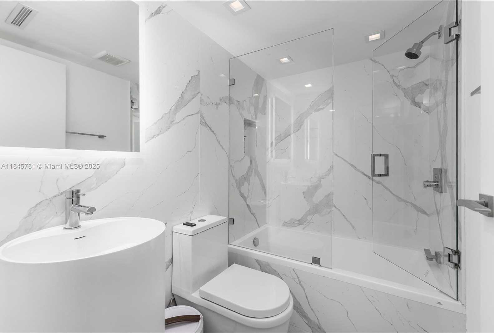 Small Image of 1800 SUNSET HARBOUR DR #1515, Miami Beach Number 13