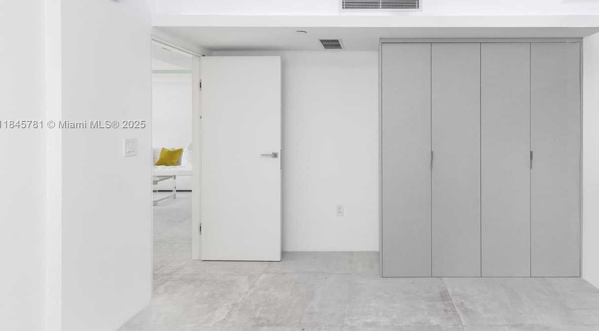 Small Image of 1800 SUNSET HARBOUR DR #1515, Miami Beach Number 15