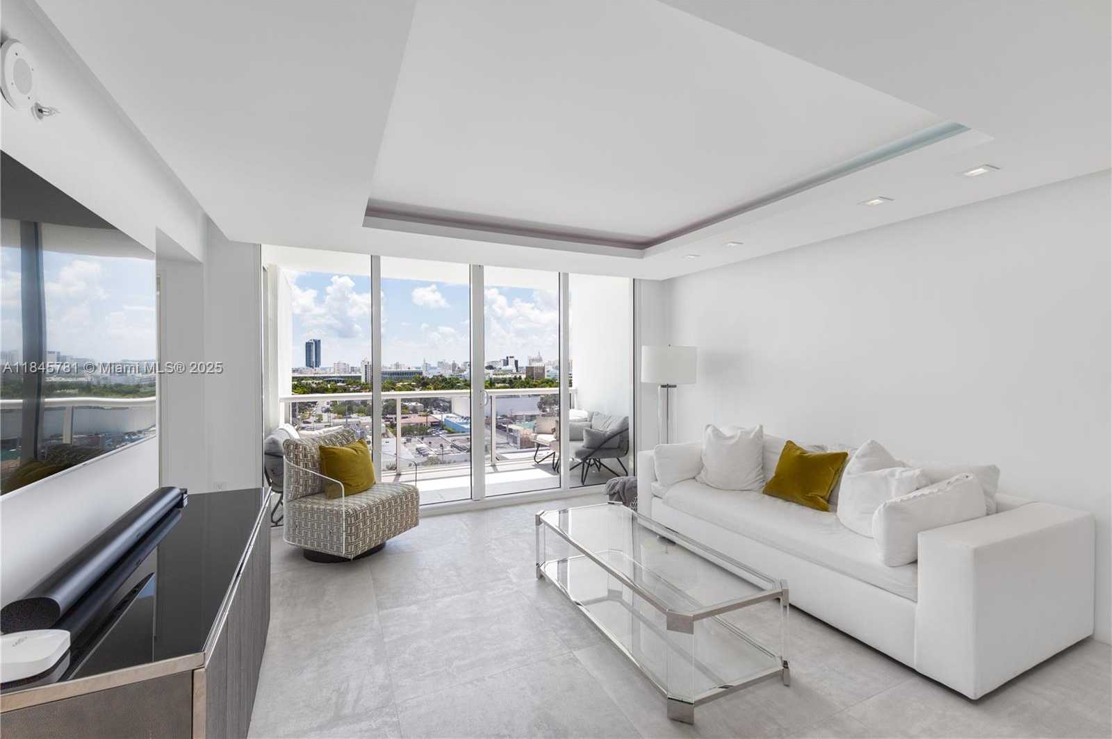 Small Image of 1800 SUNSET HARBOUR DR #1515, Miami Beach Number 17