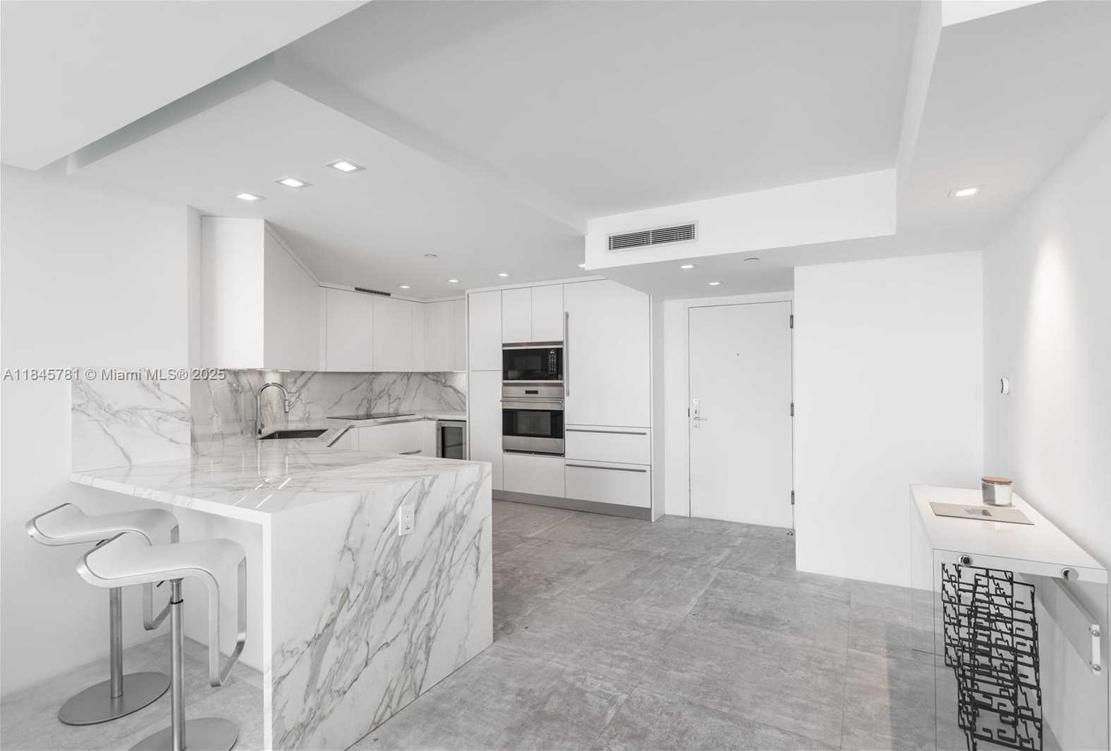 Small Image of 1800 SUNSET HARBOUR DR #1515, Miami Beach Number 20