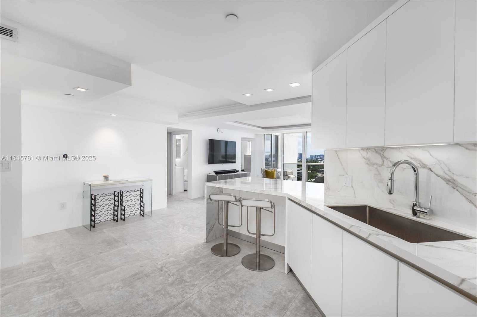 Small Image of 1800 SUNSET HARBOUR DR #1515, Miami Beach Number 22
