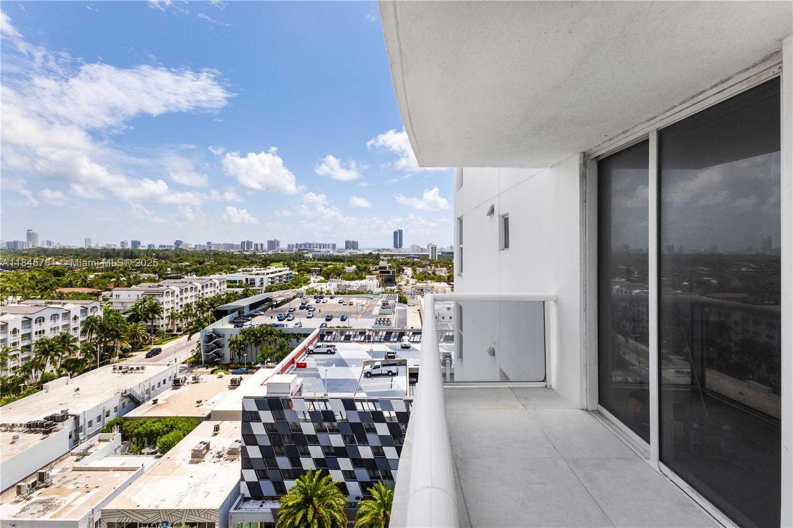 Small Image of 1800 SUNSET HARBOUR DR #1515, Miami Beach Number 27