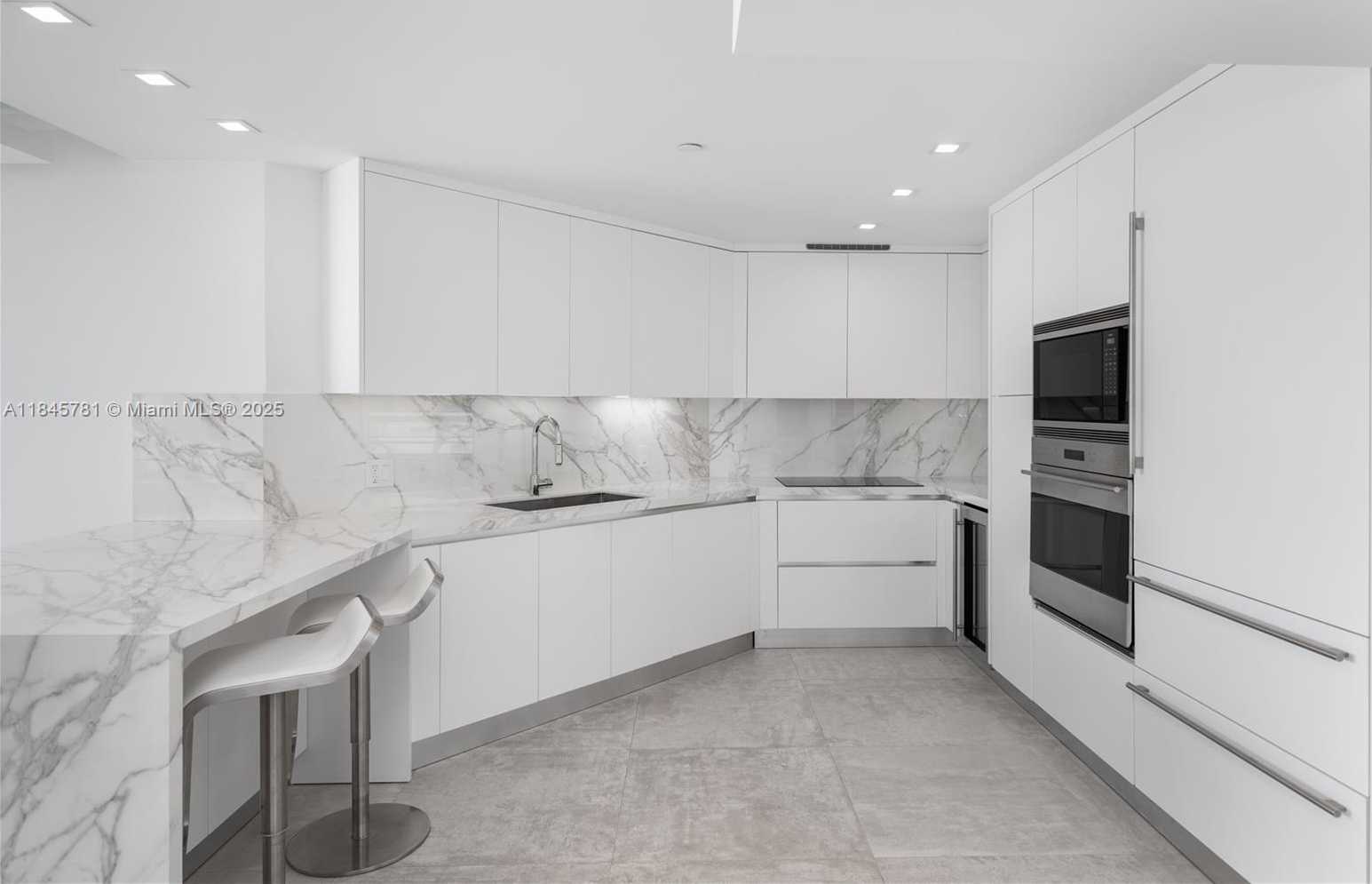 Small Image of 1800 SUNSET HARBOUR DR #1515, Miami Beach Number 3