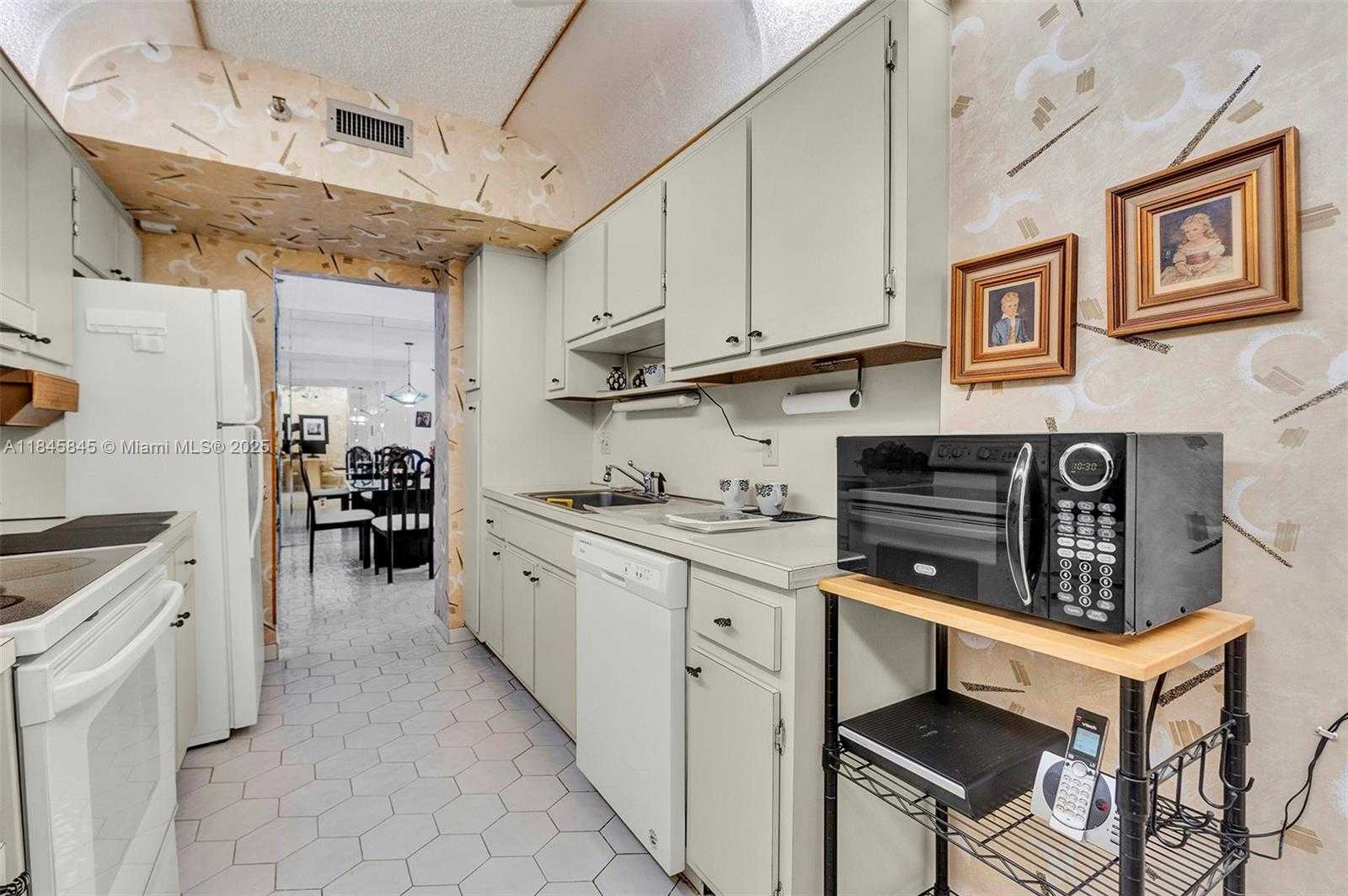Small Image of 3850 WASHINGTON ST #1114, Hollywood Number 11