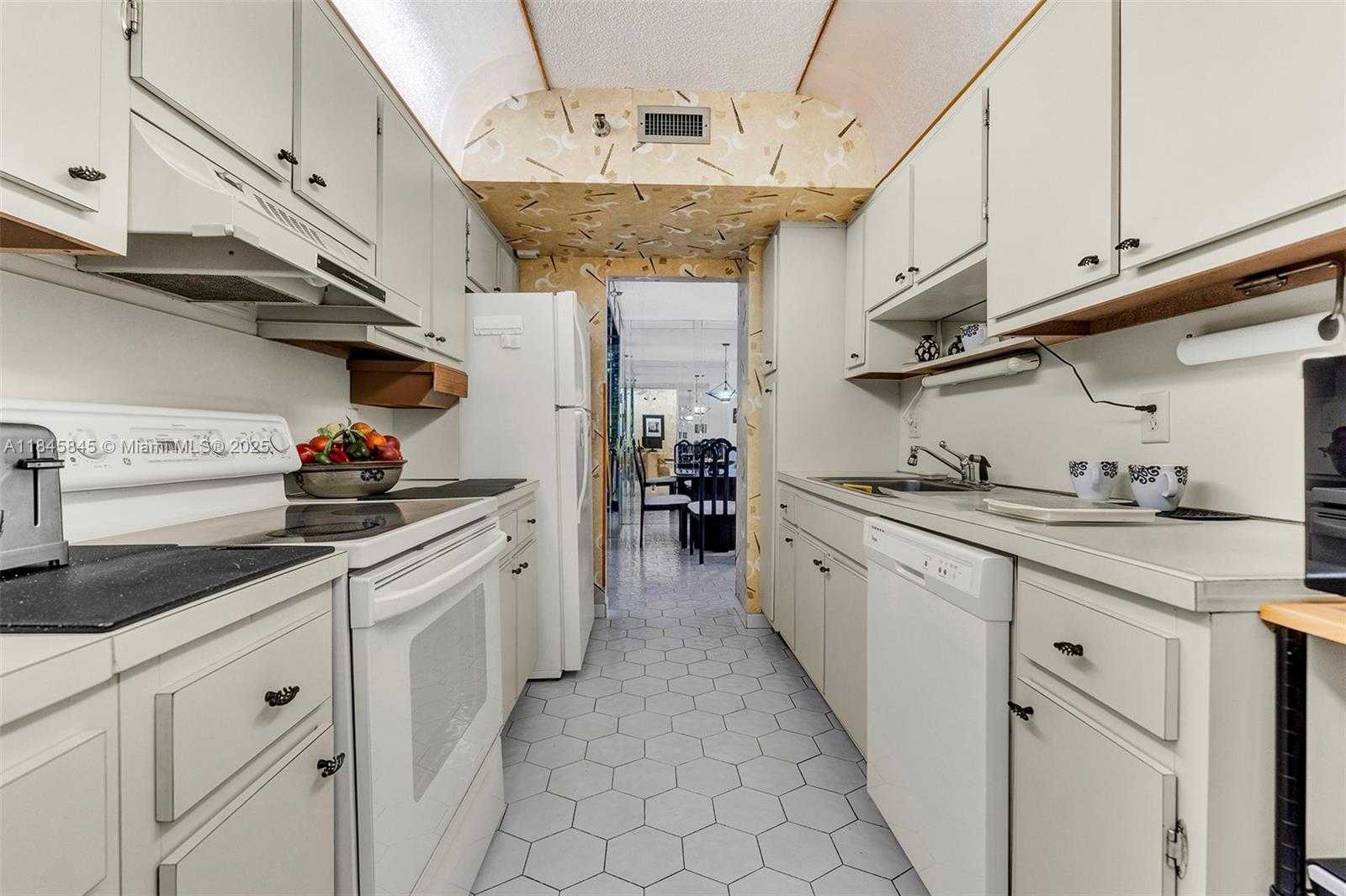 Small Image of 3850 WASHINGTON ST #1114, Hollywood Number 13