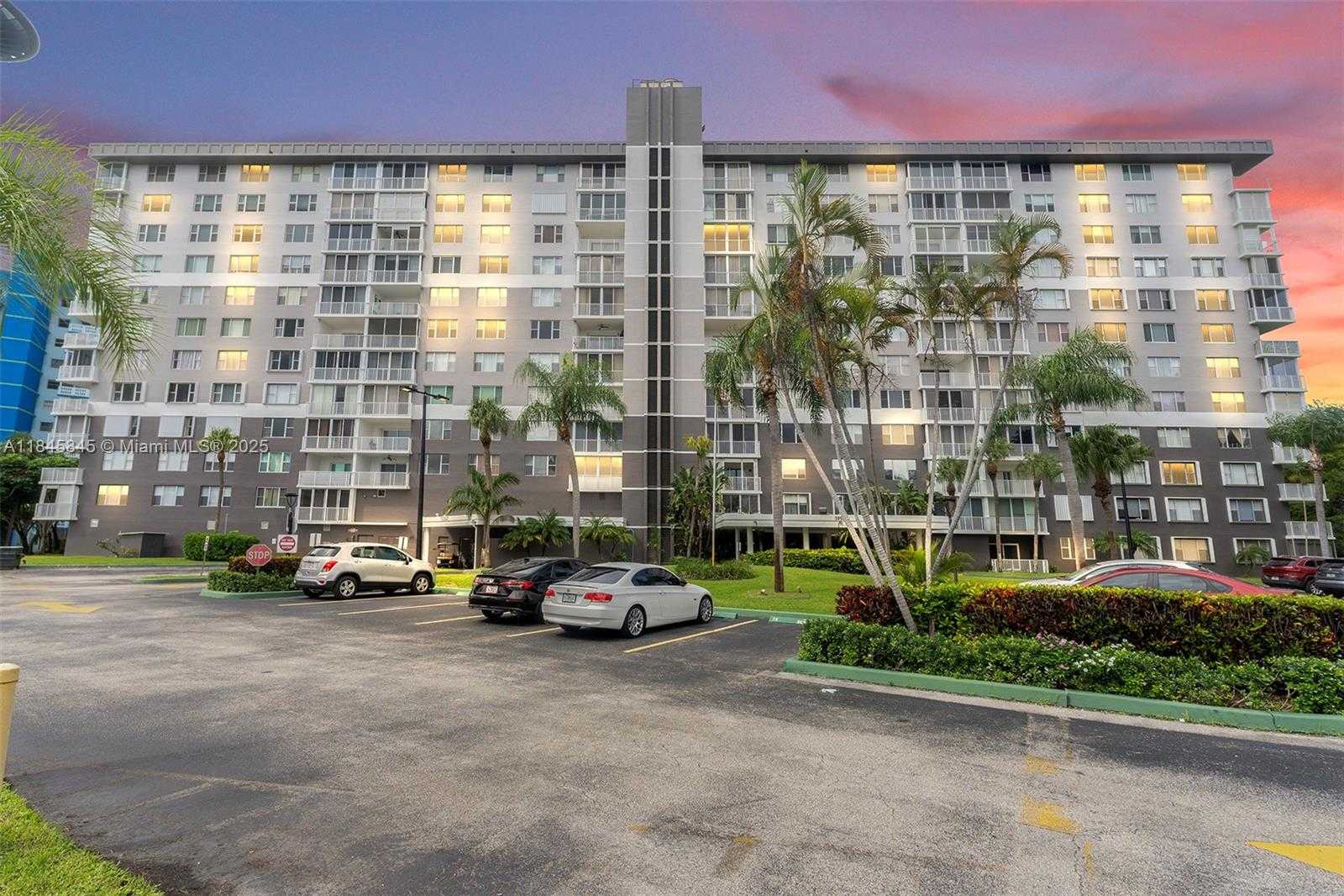 Small Image of 3850 WASHINGTON ST #1114, Hollywood Number 5