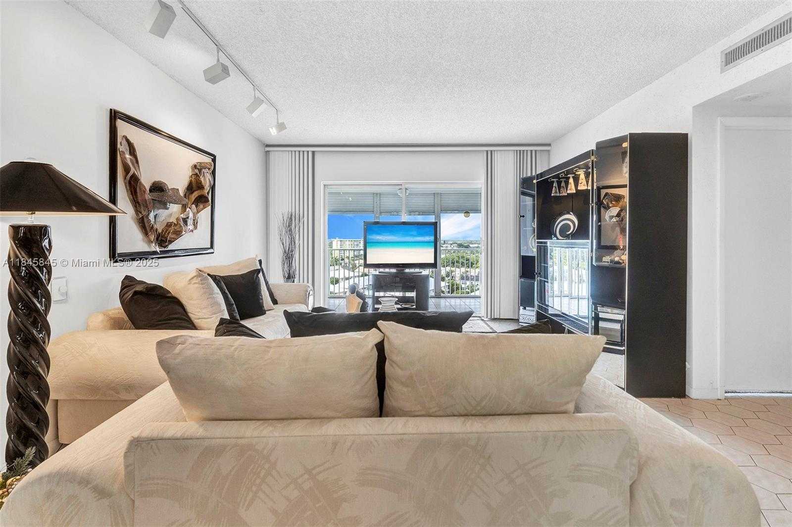 Small Image of 3850 WASHINGTON ST #1114, Hollywood Number 8