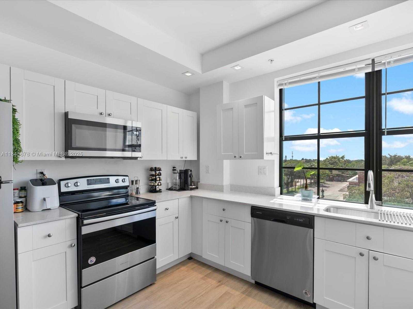 Small Image of 4100 SOUTH WEST 64TH AVE #301, Davie Number 3