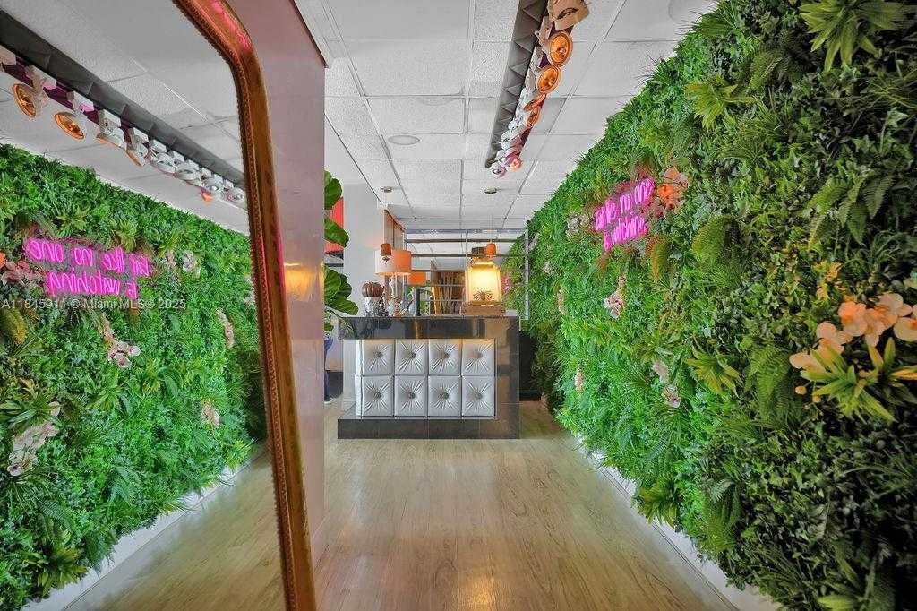 Small Image of 5555 COLLINS AVE #4W, Miami Beach Number 16