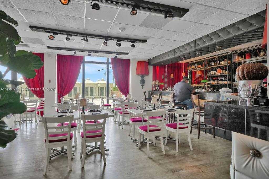 Small Image of 5555 COLLINS AVE #4W, Miami Beach Number 17