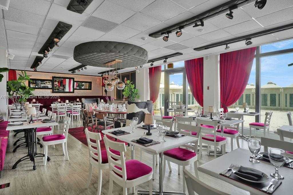 Small Image of 5555 COLLINS AVE #4W, Miami Beach Number 18